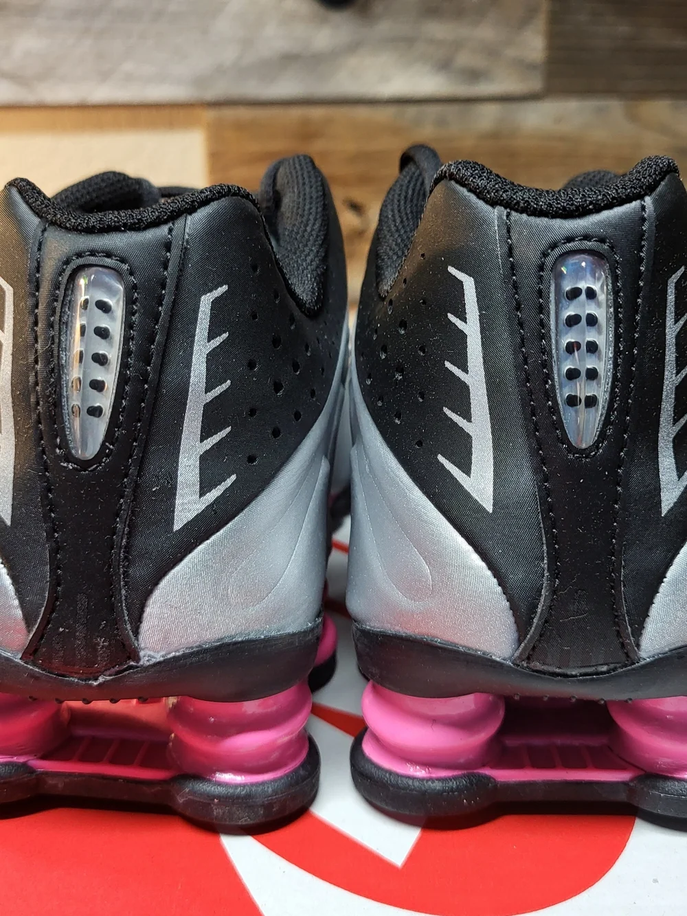 *NEW* Nike Shox R4 GS Silver Black Metallic Silver Pink Size 5.5Y Women’s 7